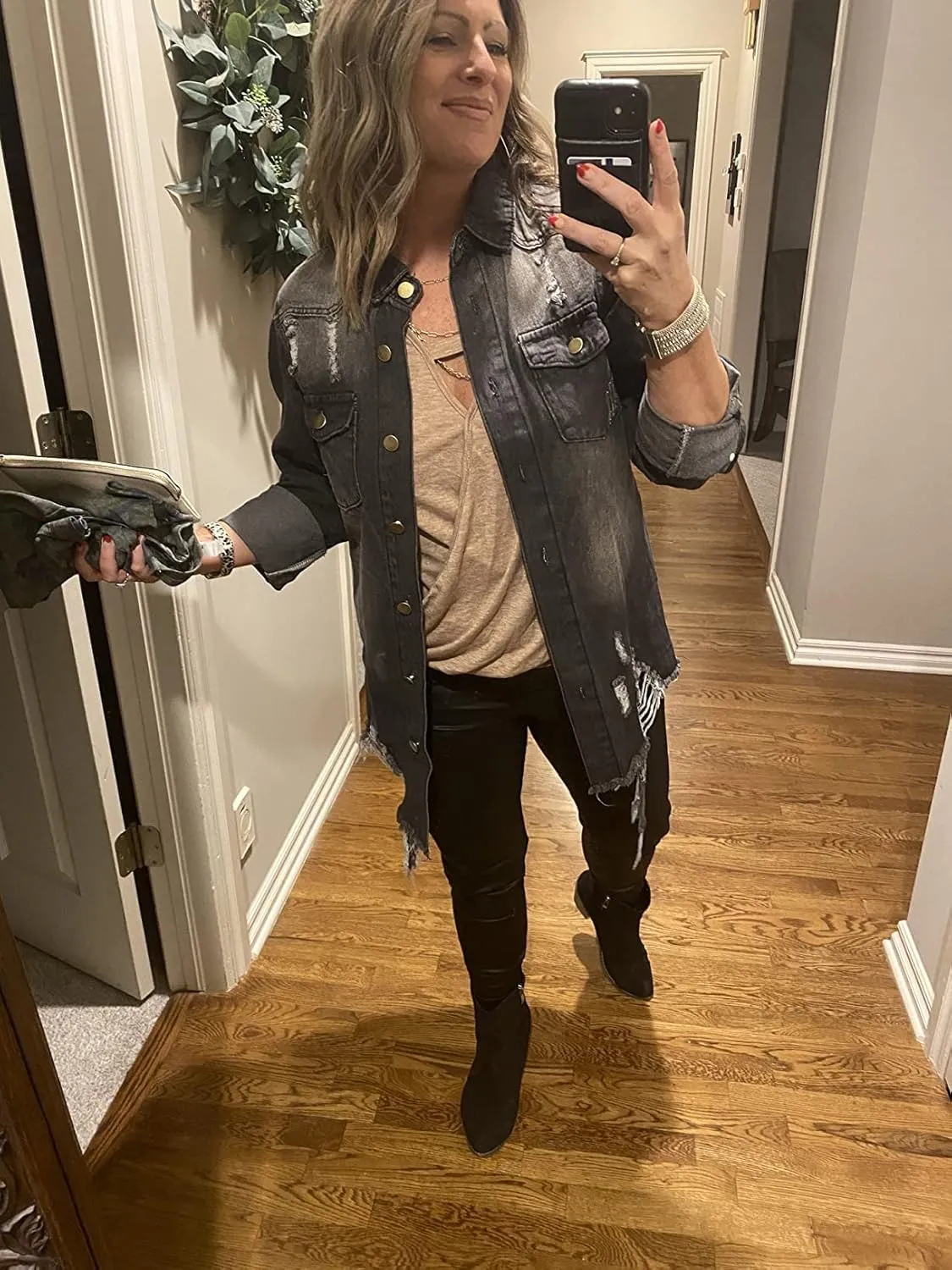 DvaeMalligo Women's Jean Jacket Distressed Button Down Long Sleeve Ripped Oversized Denim Trucker Jean Jackets