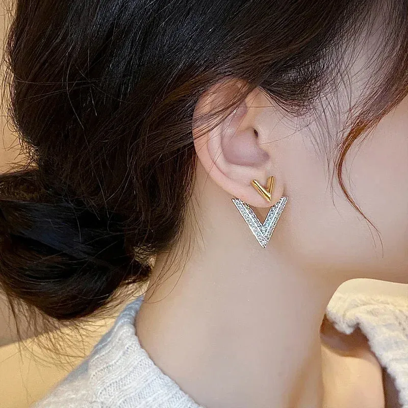 Korea New Design Fashion Jewelry 14K Gold Plated Zircon V Earrings
