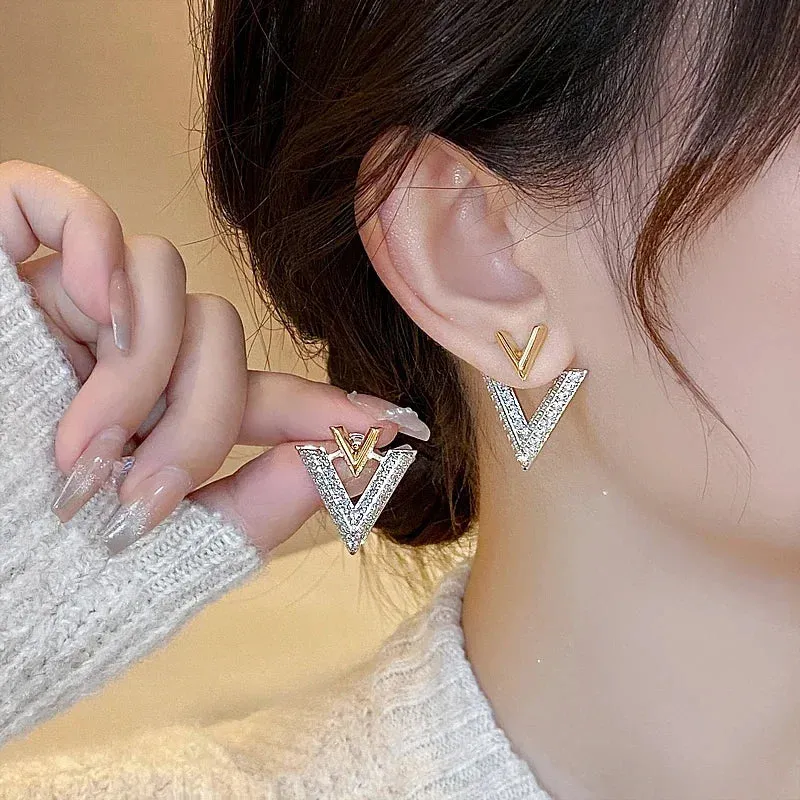 Korea New Design Fashion Jewelry 14K Gold Plated Zircon V Earrings