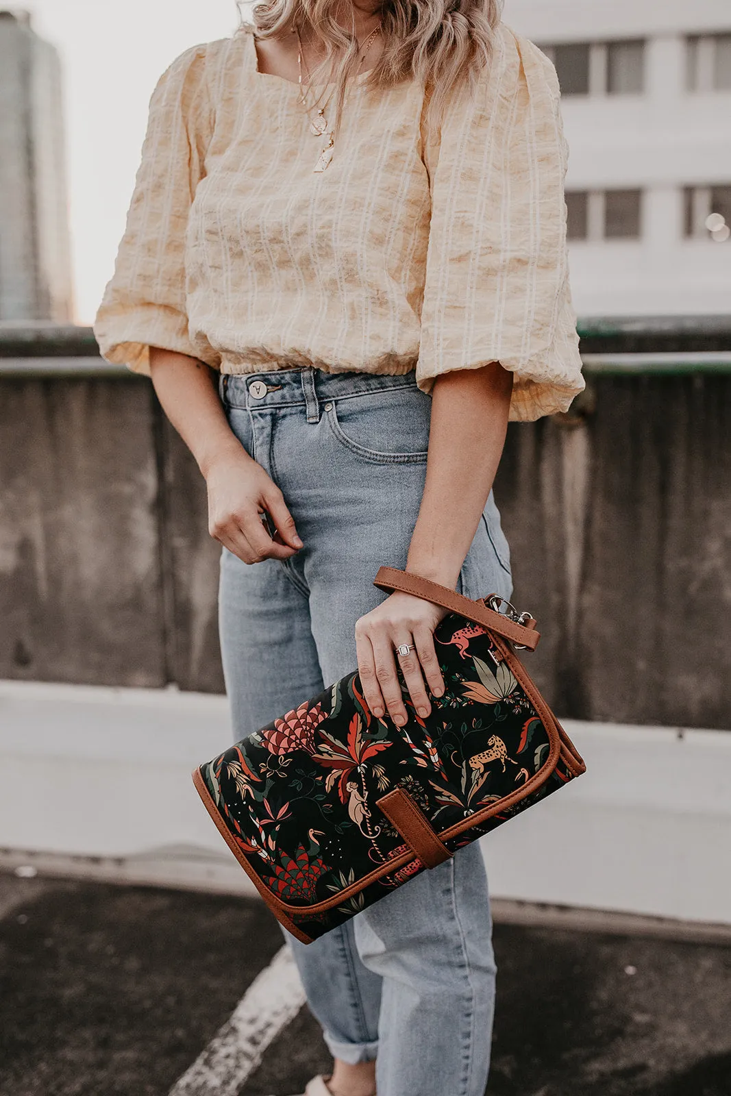 OiOi Change Clutch - Jungle Black/Tan