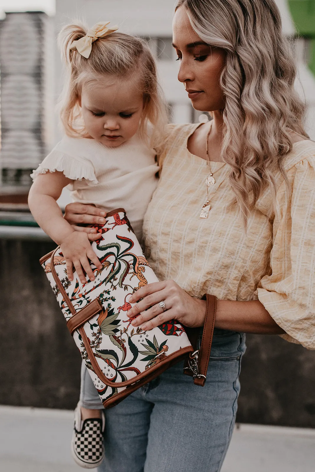 OiOi Change Clutch - Jungle Cream/Tan
