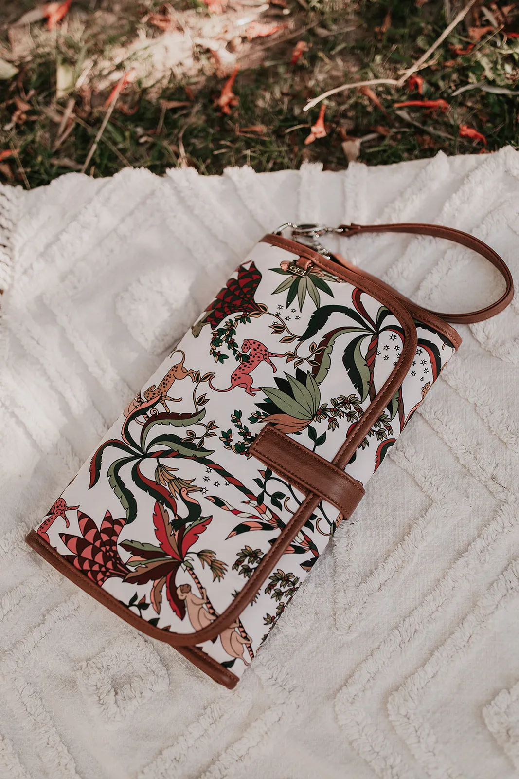 OiOi Change Clutch - Jungle Cream/Tan