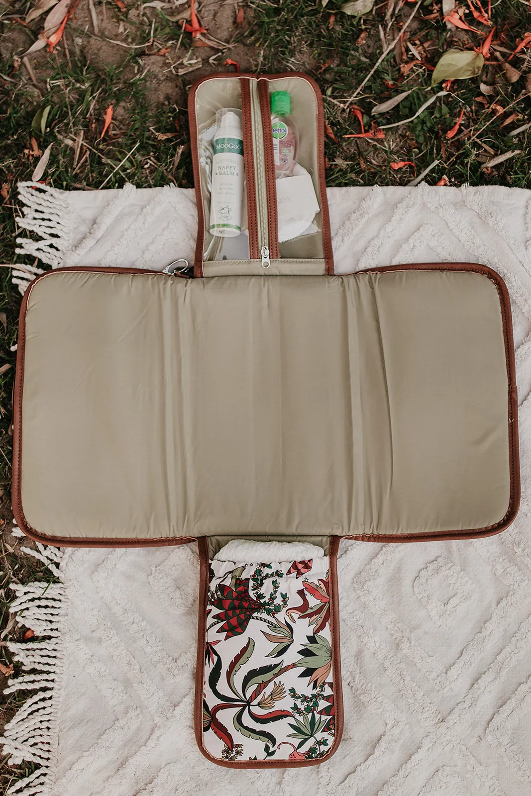 OiOi Change Clutch - Jungle Cream/Tan
